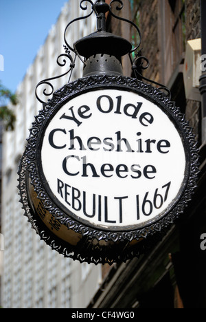 Old sign outside Ye Olde Cheshire Cheese pub in Fleet Street. The pub was rebuilt shortly after the Great Fire of 1666 and was f Stock Photo