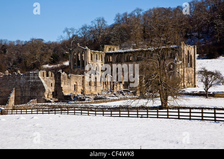Snow covering the the ground around the ruins of Rievaulx Abbey, a former Cistercian abbey founded in 1132 and dissolved by Henr Stock Photo
