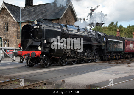 BR 2-10-0 Class 9F 92214 Steam Engine leaving Grosmont Station on the North York Moors Historic Railway. Stock Photo