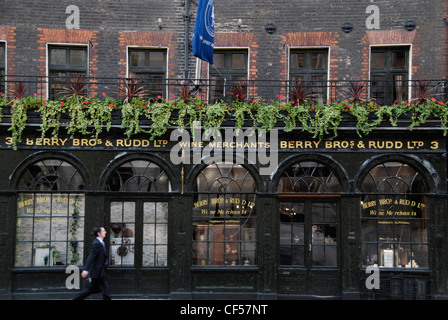 A businessman passing the Berry Bros and Rudd fine wine merchants on St James Street. Stock Photo