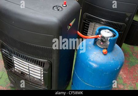 BUTANE GAS BOTTLE CONNECTED TO A HEATER Stock Photo - Alamy