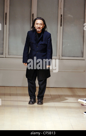 Yohji Yamamoto Paris Ready to Wear Autumn Winter  Japanese designer Yohji Yamamoto after his show Stock Photo