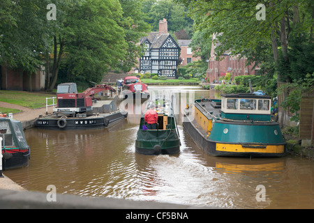 The Bridgewater canal with the Packet House in the background, Bridgewater Canal,Worsley,UK Stock Photo