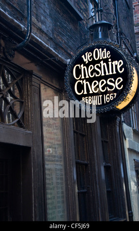 Old pub Ye Olde Cheshire Cheese in the City of London. Stock Photo