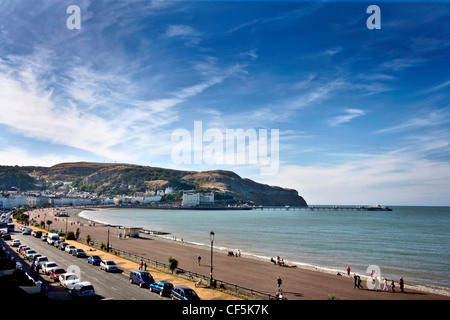 A view over North Shore at Llandudno and to the Great Ormes Head. The 679 foot high Great Ormes Head is a huge limestone hillsid Stock Photo