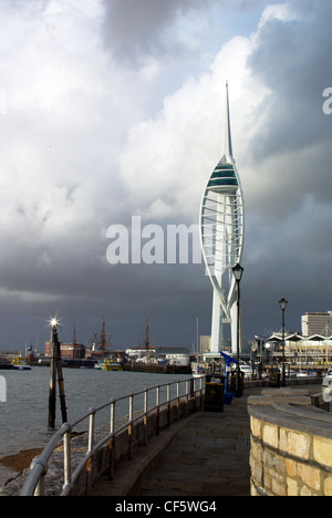 Spinnaker Tower. The tower, at a height of 170 metres (558 feet) above sea level, is 2.5 times higher than Nelson's Column, maki Stock Photo