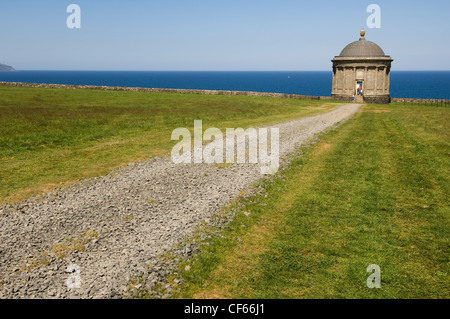 Path leading to Mussenden Temple, built in 1785 and modelled on the Temple of Vesta in Italy. The building is part of the estate Stock Photo