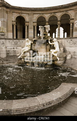 The formal loggia fountain based on the Trevi fountain in Rome in the gardens at Hever Castle. Stock Photo