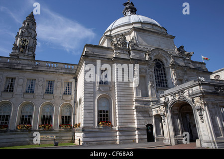 The entrance to Cardiff City Hall. Built in the English Renaissance style, City Hall was opened in 1906, a year after Cardiff wa Stock Photo
