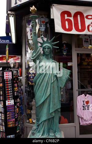 york window souvenirs liberty statue america manhattan alamy midtown souvenir