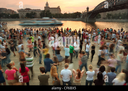 MOSCOW MAY 15 People dance Frunzenskaya embankment near bridge Petrovsky park organisation motor ship river May 15 2010 Moscow Stock Photo