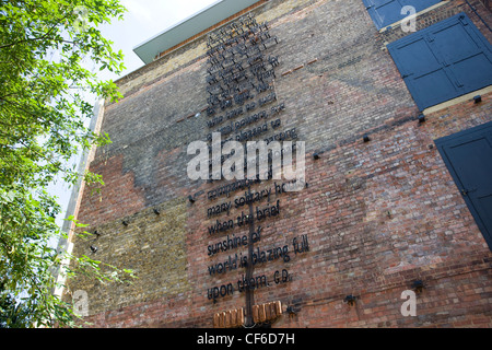 A quotation from Charles Dickens 'Pickwick Papers' on the side of a building in Bermondsey. Stock Photo