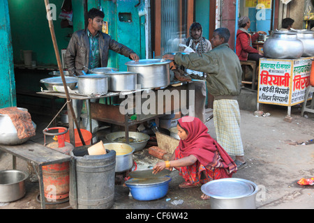 India, Delhi, Nizamuddin area, street food stall, people, Stock Photo