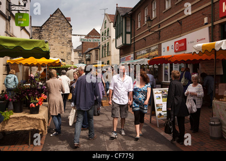 UK, Gloucestershire, Stroud, Union Street, shoppers in weekly farmer’s market Stock Photo