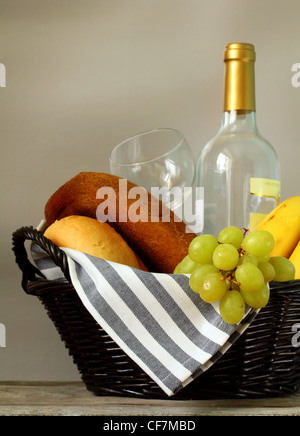Picnic basket with fresh fruit , bread and wine Stock Photo - Alamy