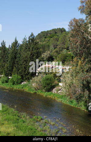 River Genal with cottage along bank, near Gaucin, Costa del Sol, Malaga Province, Andalucia, Spain, Western Europe. Stock Photo