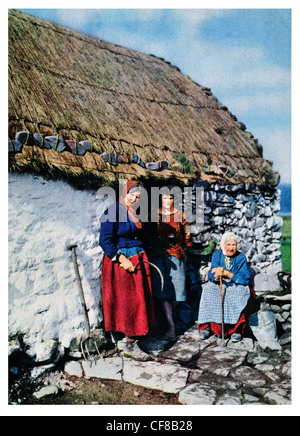 1927 Three Generations of Connemara Peasant home cottage Stock Photo
