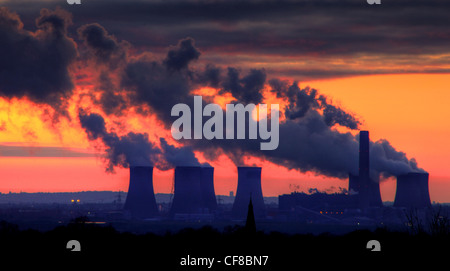 Fiddlers Ferry coal fired Power station shown working at sunset from Warrington, and the village of Stockton Heath - in use before March 2020 Stock Photo