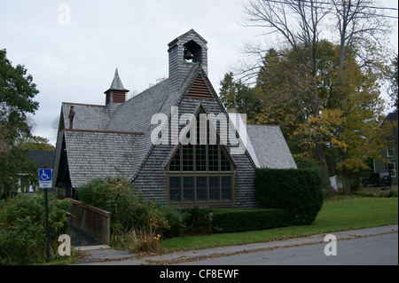 Full-length view of St. Margaret's Episcopal Church, a shingle style 1915 building in Belfast, Maine. Stock Photo