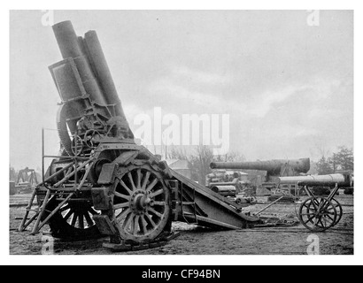 Howitzer on Caterpillar track Gun artillery gunner cannon siege weapon front line bombardment bombing battery Stock Photo