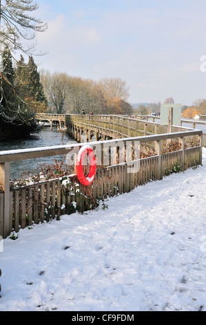 Snow covered footbridge over River Thames, at Marsh Lock, Henley-on-Thames, Berkshire, England looking downstream towards Henley Stock Photo