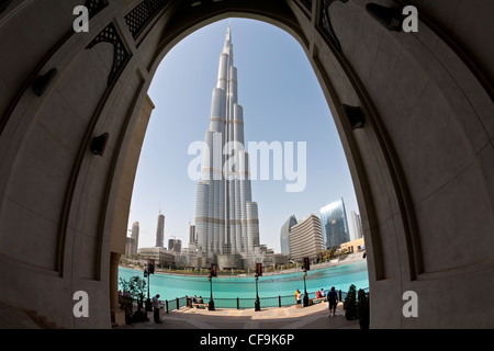 The Burj Khalifa tower seen from the 'Old Town Island' area (Dubai - the United Arab Emirates). La tour Burj Khalifa. Stock Photo