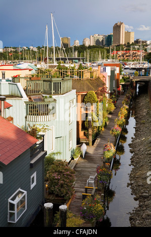 Floating houses along False Creek, Granville Island, Vancouver, British Columbia, Canada. Stock Photo