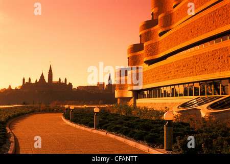 The Canadian Museum of Civilization and Parliament buildings in the background at sunrise, Hull (Gatineau), Quebec, Canada Stock Photo