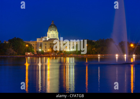 Legislative Building and fountain at night in Regina, Saskatchewan, Canada Stock Photo