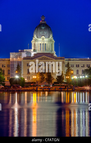 Legislative Building and fountain at night in Regina, Saskatchewan, Canada Stock Photo
