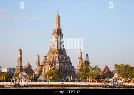 Thailand, Bangkok, Wat Arun aka Temple of Dawn and Chao Phraya River Stock Photo
