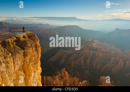 Tourist watching the sunrise in Bryce Amphitheater, Inspiration Point, Bryce Canyon National Park, Utah, USA Stock Photo