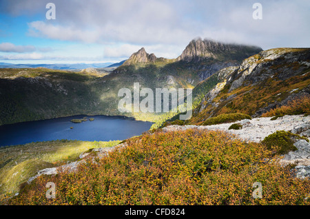 Cradle Mountain and Dove Lake, with deciduous beech (Fagus), Cradle Mountain-Lake St. Clair National Park, Tasmania, Australia Stock Photo