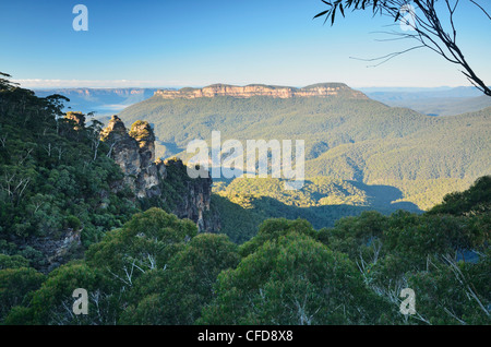 The,Sisters and Mount Solitary, Blue Mountains, Blue Mountains National Park, New South Wales, Australia Stock Photo