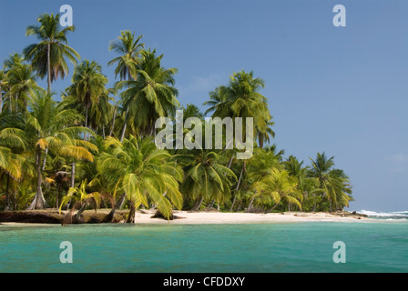 Diadup Island, San Blas Islands (Kuna Yala Islands), Panama, Central America Stock Photo