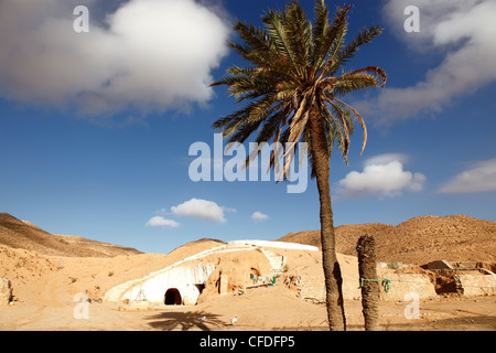 Troglodyte pit home, Berber underground dwelling in the Desert, Matmata, Tunisia, North Africa, Africa Stock Photo