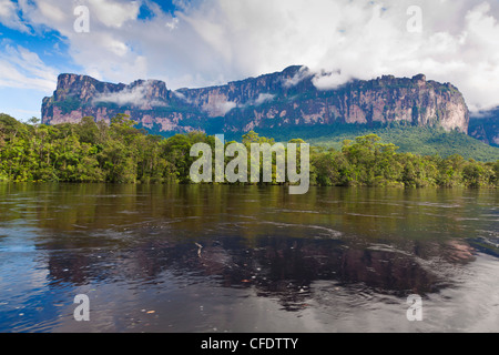 Scenery on boat trip to Angel Falls, Canaima National Park, Guayana Highlands, Venezuela, South America Stock Photo