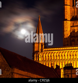 England, Lincolnshire, Lincoln. Full moon behind Lincoln Cathedral in the historic UK city of Lincoln. Stock Photo