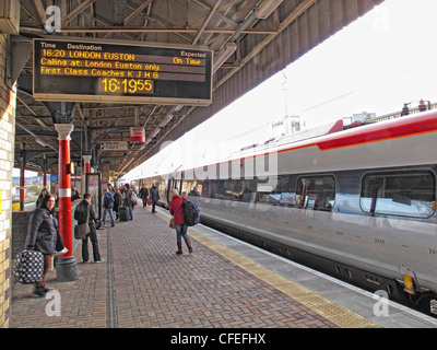 Virgin Voyager intercity train arrives at Warrington Bank Quay Railway Station, bound for Euston. Looking south Stock Photo