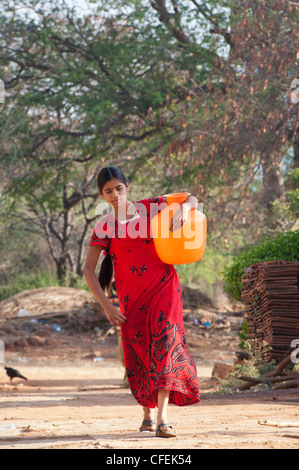 Rural Indian village teenage girl carrying a water pot home. Andhra Pradesh, India Stock Photo