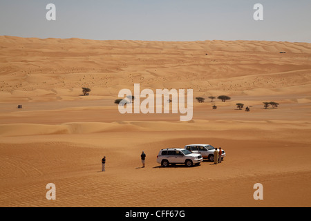 Muscat Desert Adventures 4WD vehicles, Wahiba Sands desert, Bidiya, Ash Sharqiyah, Oman, Arabian Peninsula Stock Photo