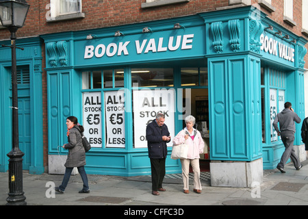 Discount book shop in Dublin Ireland Stock Photo