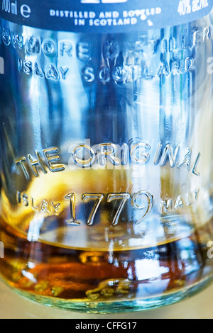 Macro micro close up photo photography abstract pattern detail glass bottle of Scottish whisky scotch Original Islay Malt 1779