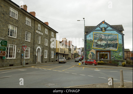 Builth Wells in Powys Wales.  Looking towards Broad Street, the Prince Llewellyn mural and the Lion Hotel. Stock Photo