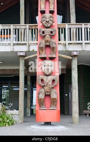 Maori carving on a pou (guardian post ) at Arataki Visitor Centre in the Waitakere Ranges Regional Park, Auckland. Stock Photo