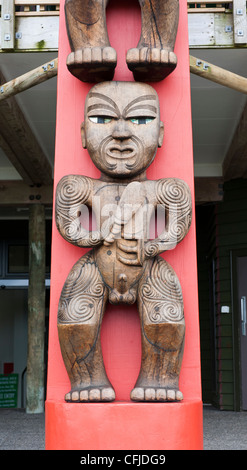 Maori carving on a pou (guardian post ) at Arataki Visitor Centre in ...