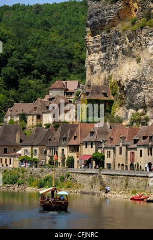 Caberre boat on the river Dordogne, La Roque-Gageac, Dordogne, France, Europe Stock Photo