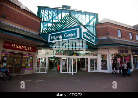 skegness town hildreds  high street  shopping centre exterior shop units and shoppers Stock Photo