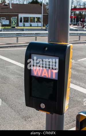 Wait Cross Sign Wait sign at a pedestrian crossing Stock Photo - Alamy