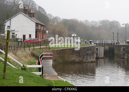 Saltersford Locks, River Weaver, Cheshire Stock Photo - Alamy